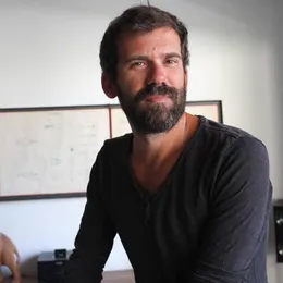 Portrait de Rémi  Carayol