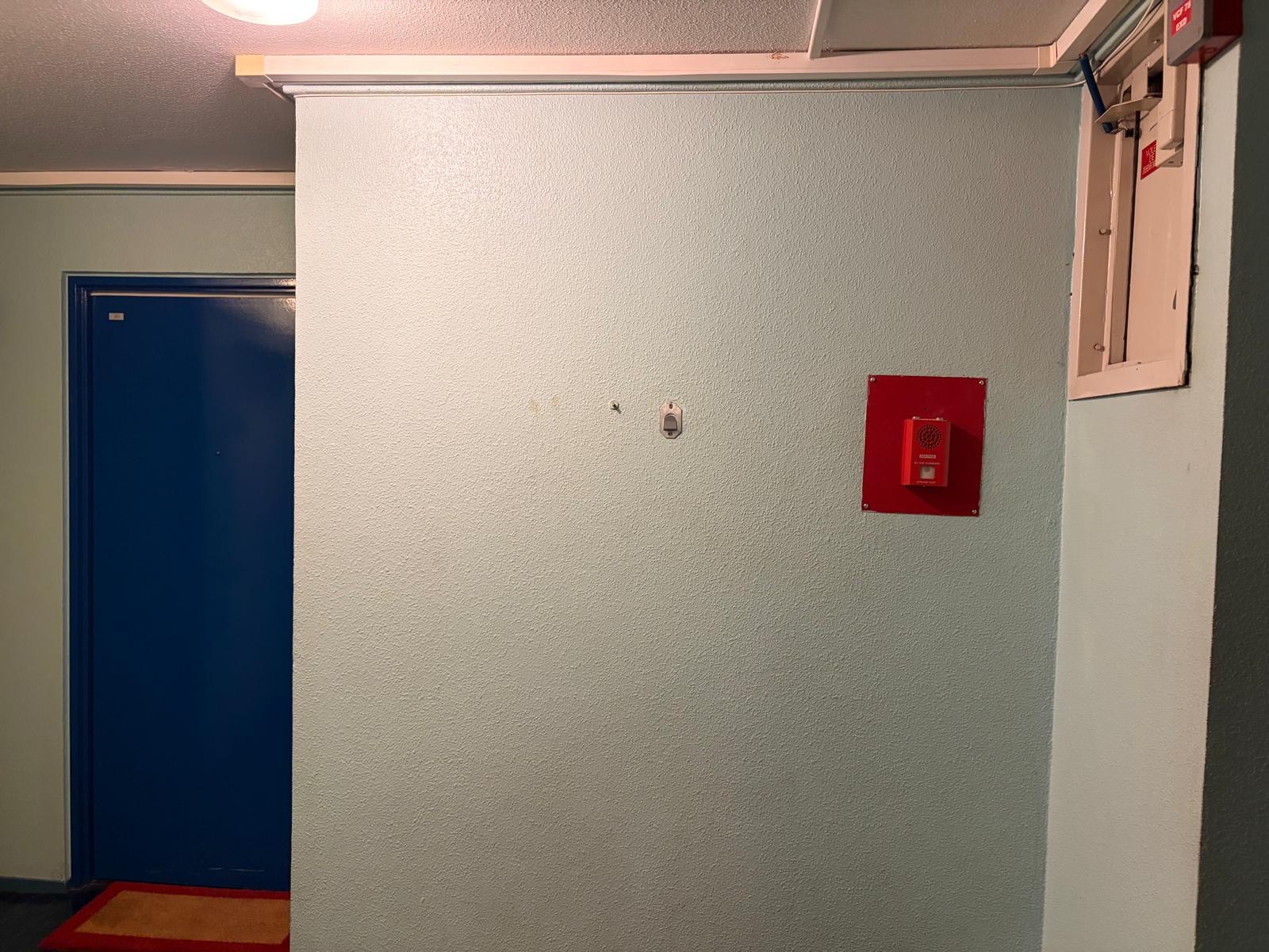 Vendredi 17 avril, 38ème étage. Au lendemain de la visite incendie, le bailleur, Nanterre Coop Habitat, a repris tous les extincteurs.