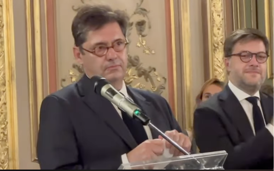 Lors de la cérémonie de départ du préfet Leclerc en novembre dernier, le maire de Marseille salue à sa façon celui avec qui la relation « n’a pas toujours été un long fleuve tranquille » : « Monsieur le préfet c'est en veilleur que vous êtes entré dans cette région », lui lance-t-il. Et c’est en lanceur d’alerte qu’il l’a quittée.